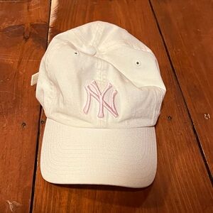 NY Yankees MLB Women’s Hat - White with Pink accents
